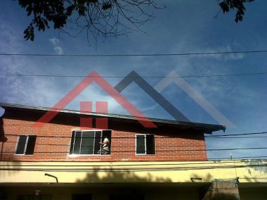 diseño especial de casa prefabricada construida en terraza, sin escuadra en el barrio pedregal